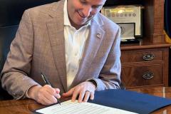 ut-governor-signing